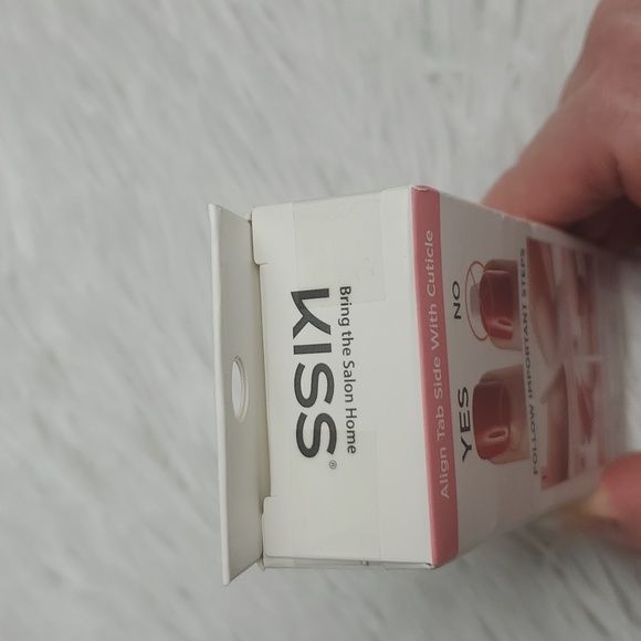 Kiss Impress Short Length Knock Out Press on Nails, New in Box Sealed - Picture 3 of 6